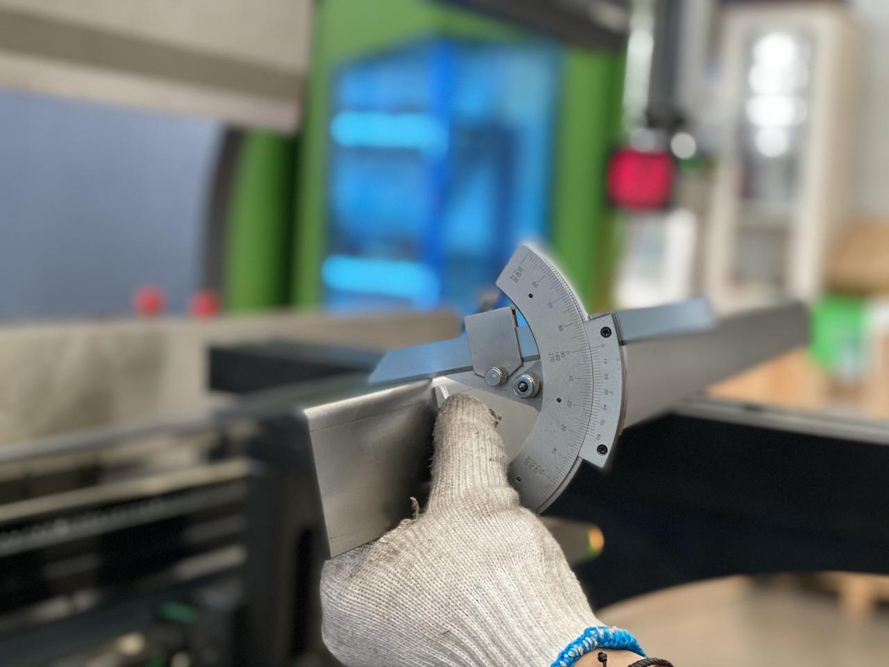 16mm Hydraulic Guillotine Shearing Machine For Sheet Metal Cutting 6 Meters 6 미터를 절단하는 판금을 위한 16mm 유압 단두대 깎는 기계