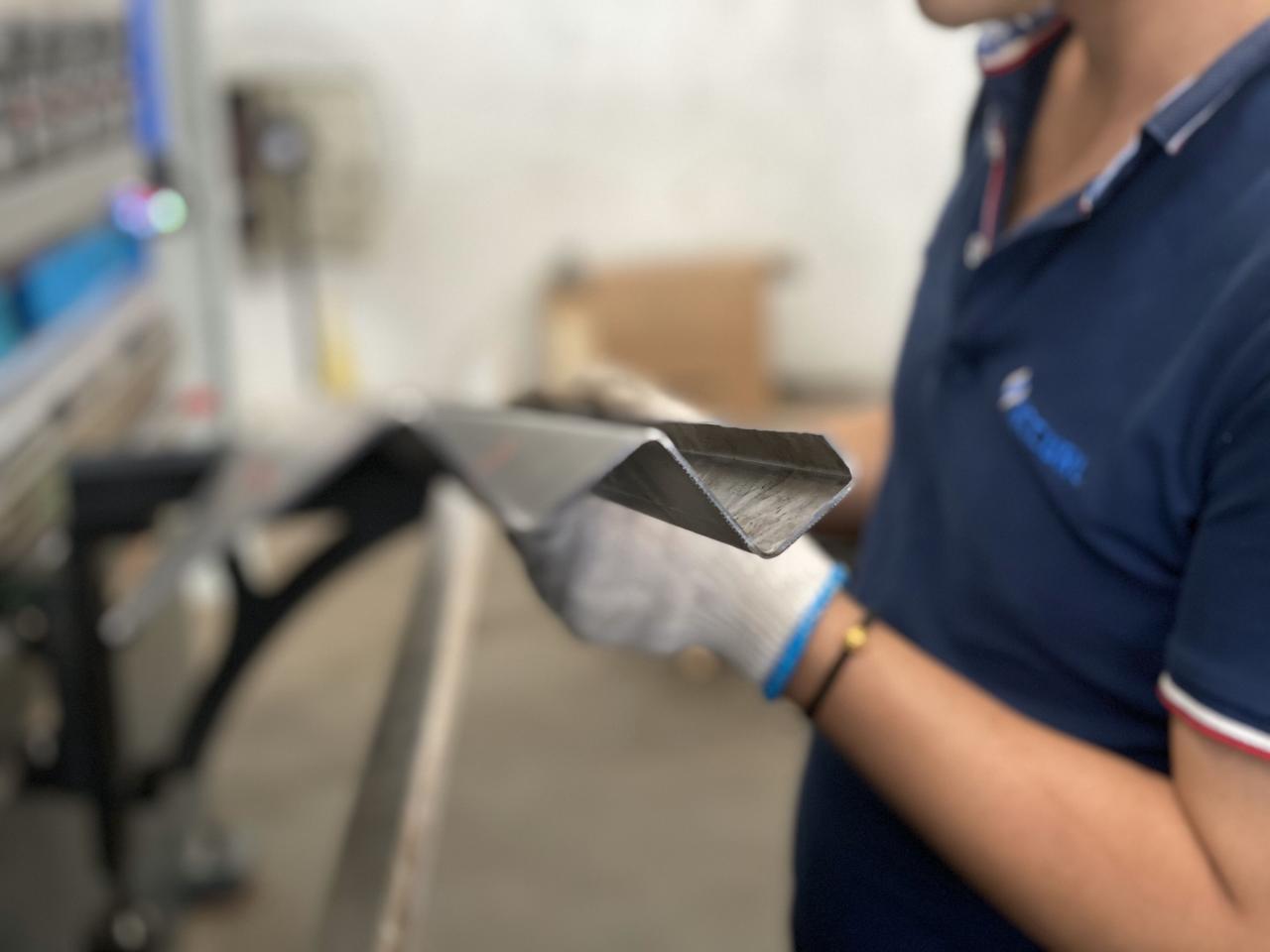 16mm Hydraulic Guillotine Shearing Machine For Sheet Metal Cutting 6 Meters 6 미터를 절단하는 판금을 위한 16mm 유압 단두대 깎는 기계