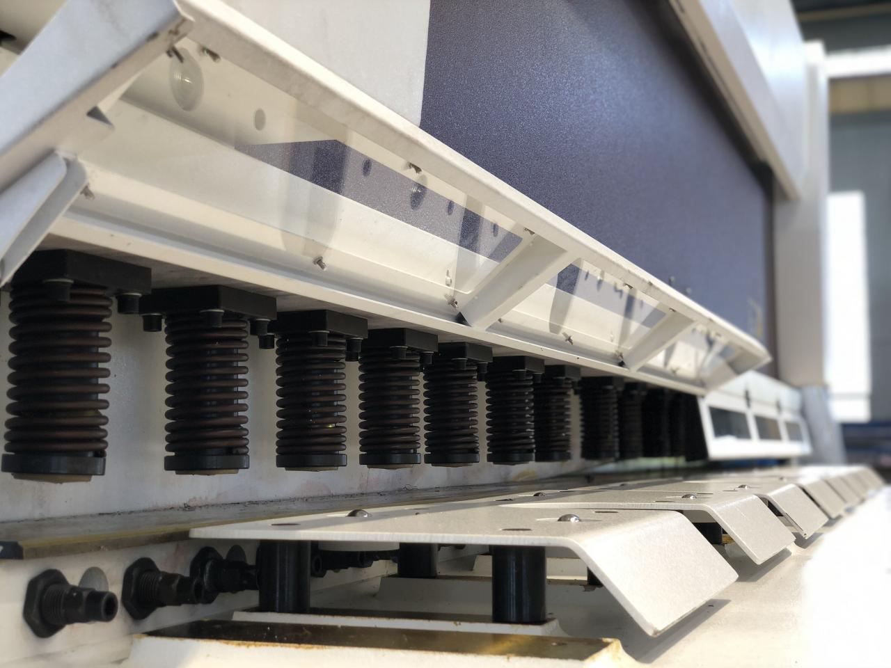 16mm Hydraulic Guillotine Shearing Machine For Sheet Metal Cutting 6 Meters 6 미터를 절단하는 판금을 위한 16mm 유압 단두대 깎는 기계