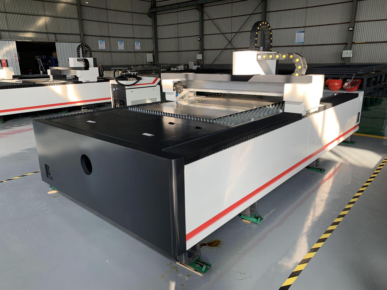 1kw 1.5kw 2kw Fiber Laser Cutting Machine For Metal Sheet Cutting 3000x1500mm 3000x1500mm를 절단하는 금속 장을 위한 1kw 1.5kw 2kw 섬유 레이저 절단기
