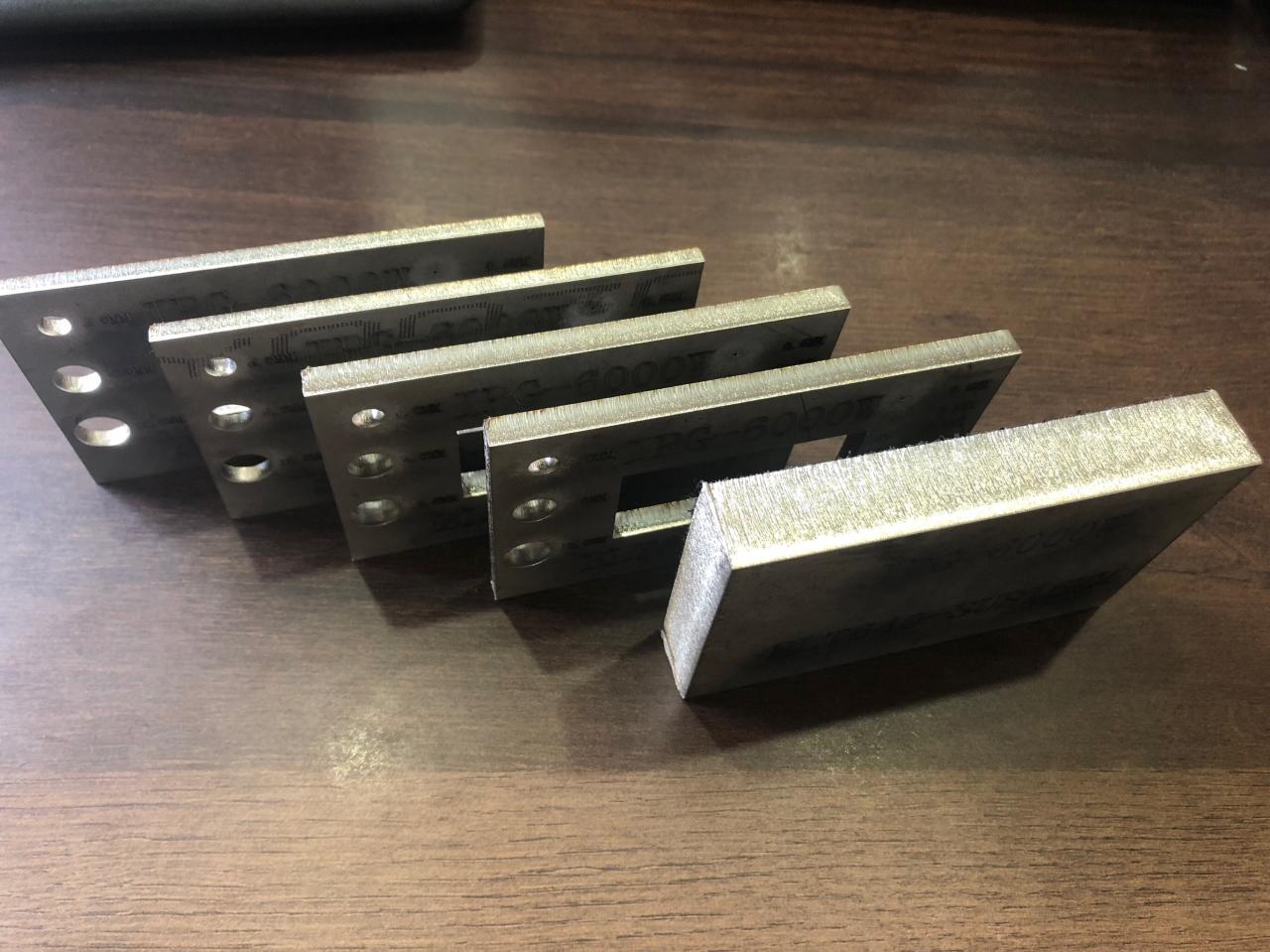 3015 4015 1kw에서 6kw Cnc 섬유 레이저 절단기 Raycus 레이저 힘