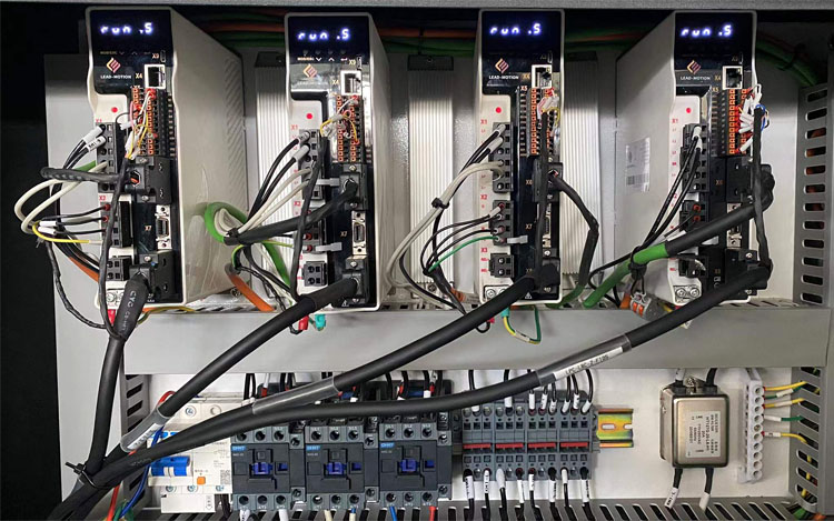 3015 Fiber Laser Cutting Machine For High-Speed Cutting Of 1-6mm Metal Materials 1-6mm 금속 재료의 고속 절단을 위한 3015 파이버 레이저 절단기