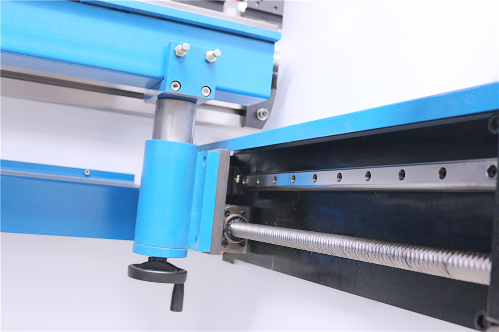 3+1 Axis Cnc Hydraulic Press Brake With Esa System Esa 시스템이있는 3 + 1 축 Cnc 유압 프레스 브레이크