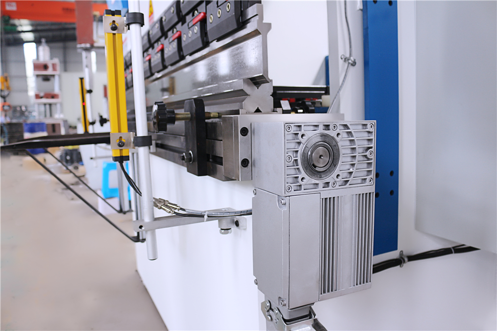 3+1 Axis Cnc Hydraulic Press Brake With Esa System Esa 시스템이있는 3 + 1 축 Cnc 유압 프레스 브레이크