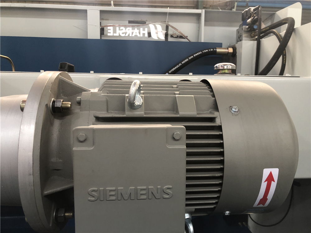 3+1 Axis Cnc Hydraulic Press Brake With Esa System Esa 시스템이있는 3 + 1 축 Cnc 유압 프레스 브레이크