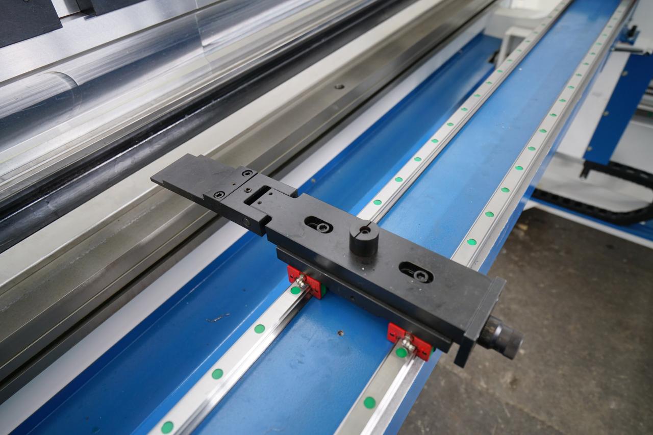 4 Axis Cnc Tandem Press Brake With Delem Da58t 2d Graphical Controller Delem Da58t 2d 그래픽 컨트롤러가 있는 4축 Cnc 탠덤 프레스 브레이크