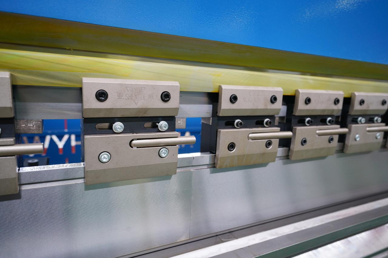 4 Axis Cnc Tandem Press Brake With Delem Da58t 2d Graphical Controller Delem Da58t 2d 그래픽 컨트롤러가 있는 4축 Cnc 탠덤 프레스 브레이크