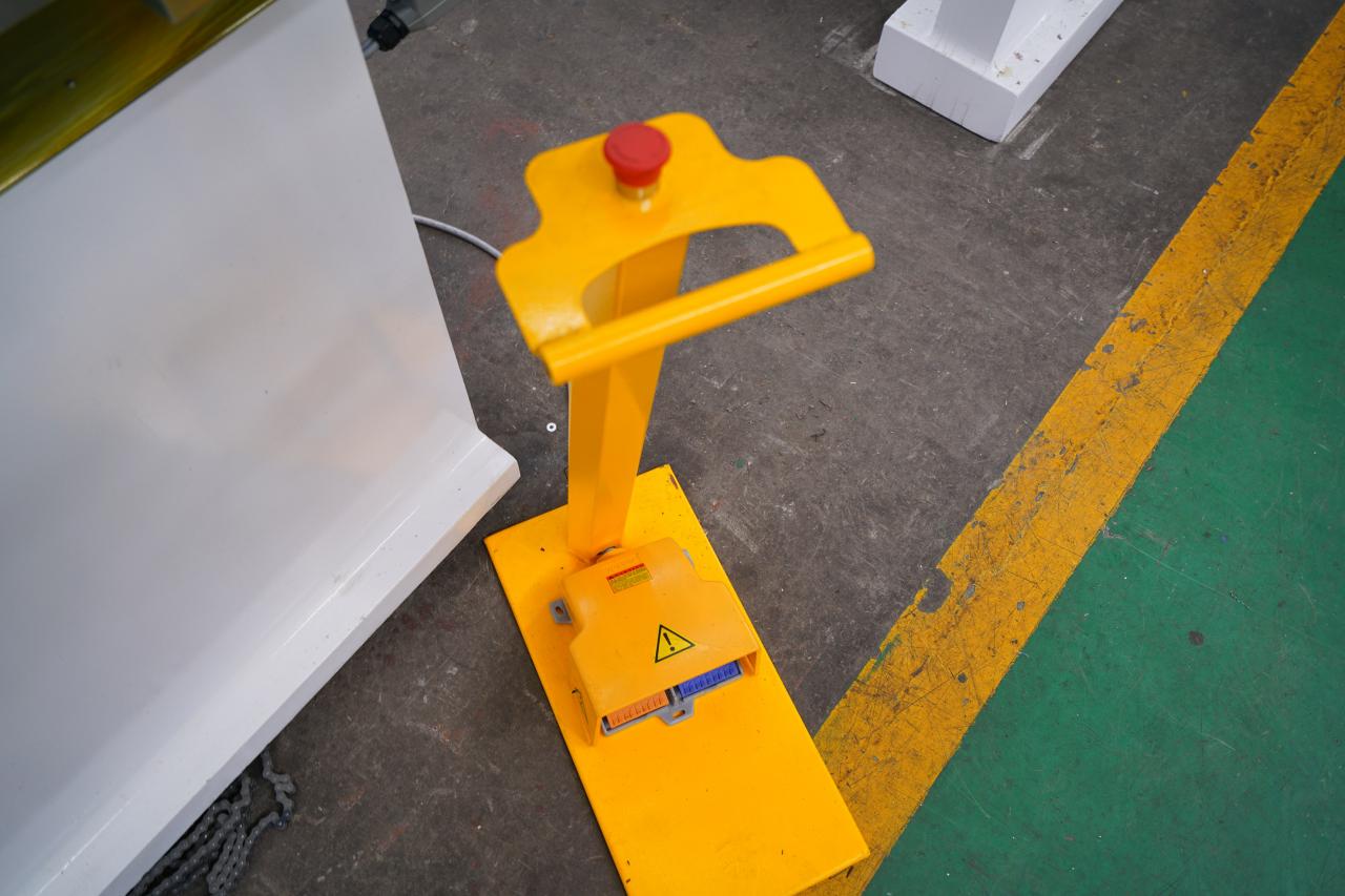 4 Axis Cnc Tandem Press Brake With Delem Da58t 2d Graphical Controller Delem Da58t 2d 그래픽 컨트롤러가 있는 4축 Cnc 탠덤 프레스 브레이크