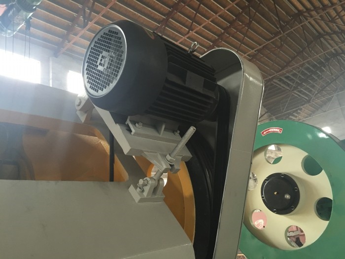 400 Ton Small Pneumatic Power Punch Press Mechanical Eccentric Punching Machine 400 톤 작은 압축 공기를 넣은 힘 펀치 프레스 기계적인 편심 펀칭기