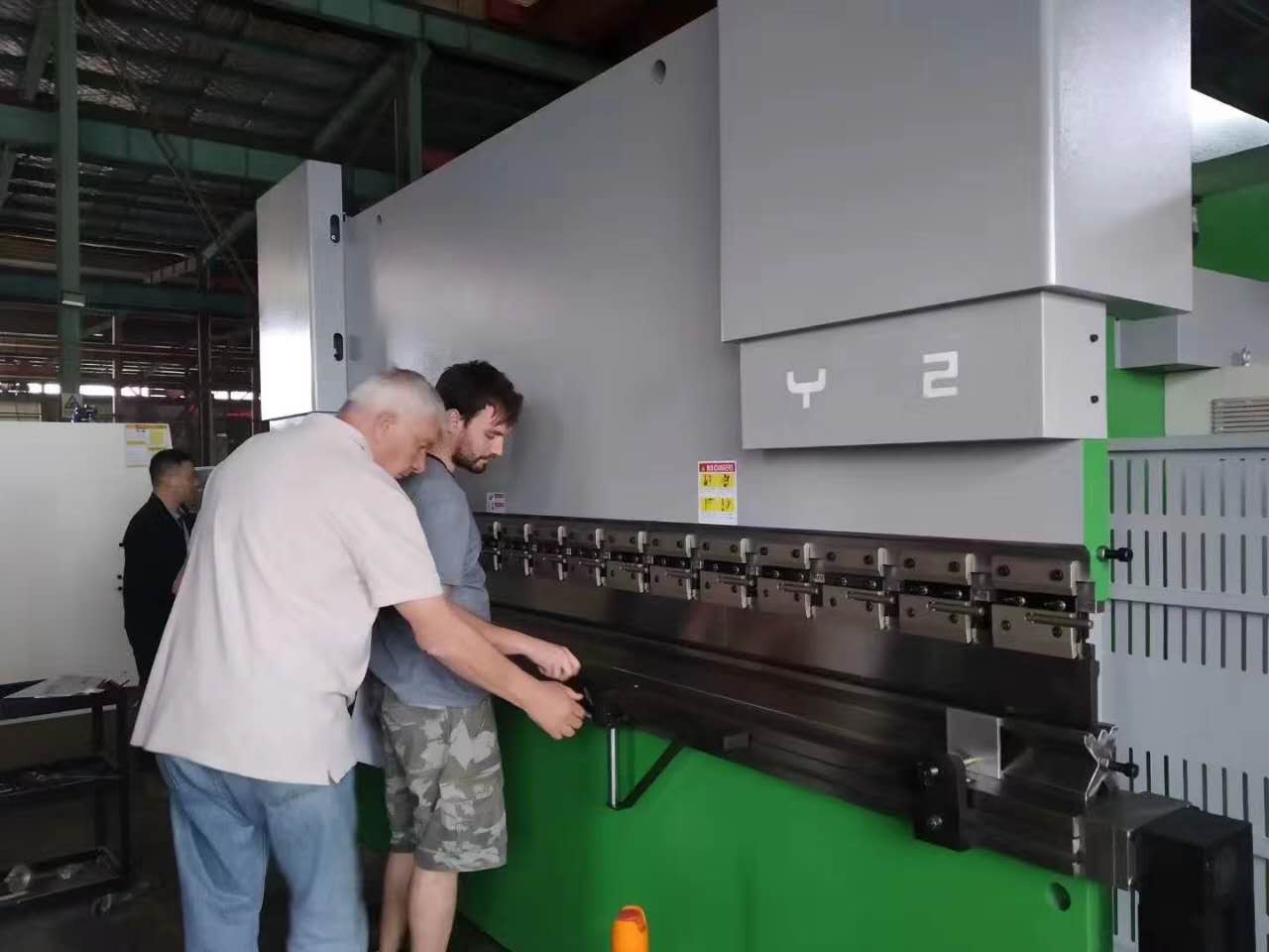 63 Ton Metal Steel Sheet Plate Bending Machine Cnc Hydraulic Press Brake For Metal Working 금속 일을 위한 63 톤 금속 강철판 판 구부리는 기계 Cnc 수압기 브레이크