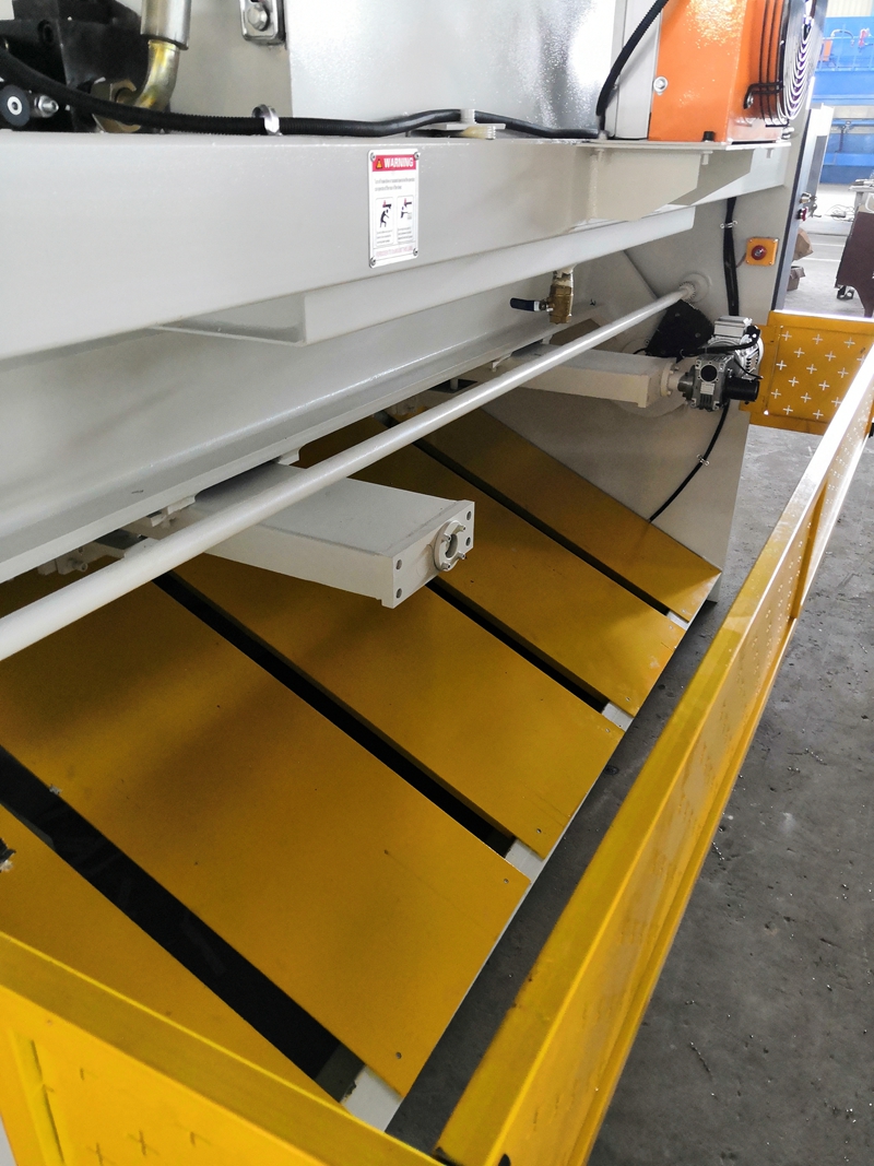 6mm Q11 Electric Sheet Plate Shearing Machine 8 Feet Sheet Metal Shearing Machine 6mm Q11 전기 장 판 깎는 기계 8 피트 판금 깎는 기계