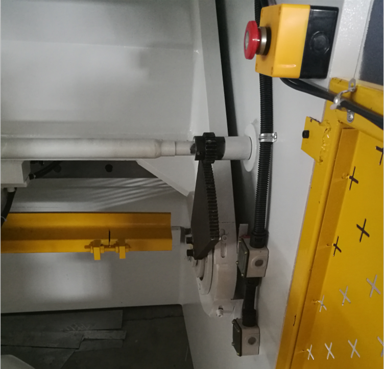 6mm Q11 Electric Sheet Plate Shearing Machine 8 Feet Sheet Metal Shearing Machine 6mm Q11 전기 장 판 깎는 기계 8 피트 판금 깎는 기계
