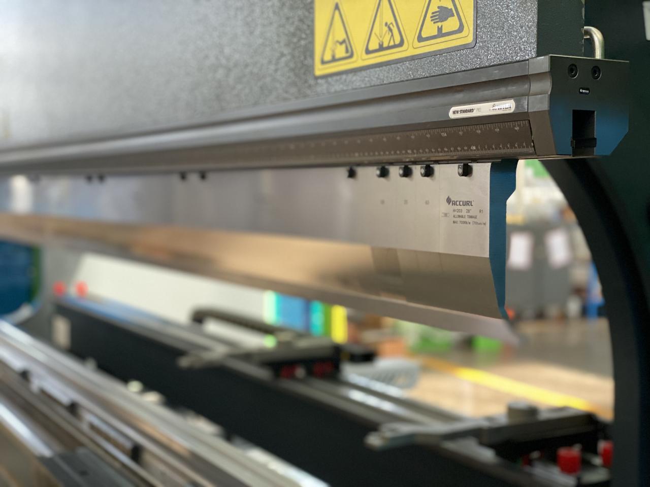 China 220t Cnc Bending Machine 6+1 Axis Hydraulic Press Brake Price 중국 220t Cnc 벤딩 머신 6+1 축 유압 프레스 브레이크 가격