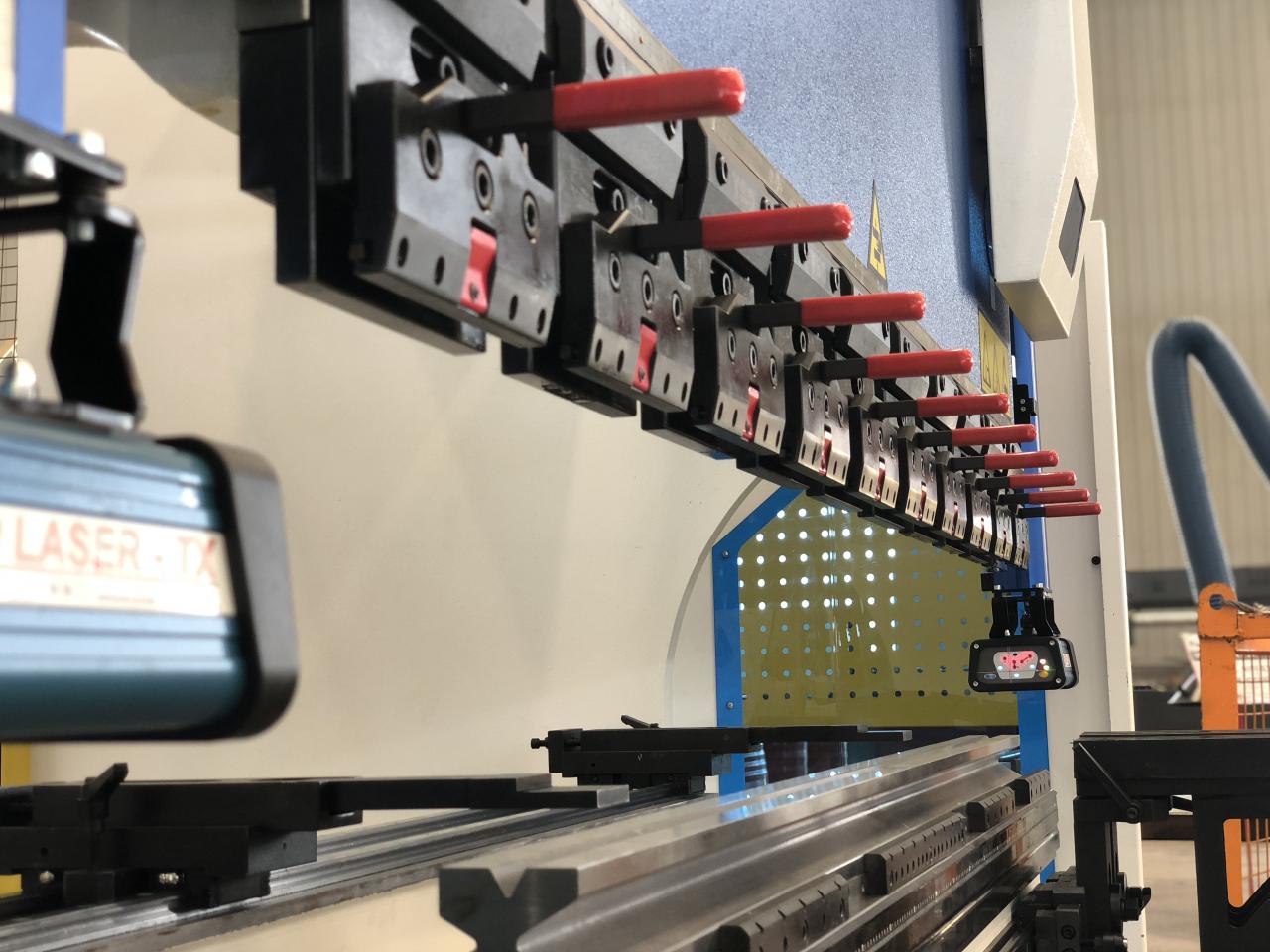 Cnc Hydraulic Bending Machine 160x3200 Press Brake Price CNC 유압 벤딩 머신 160x3200 프레스 브레이크 가격