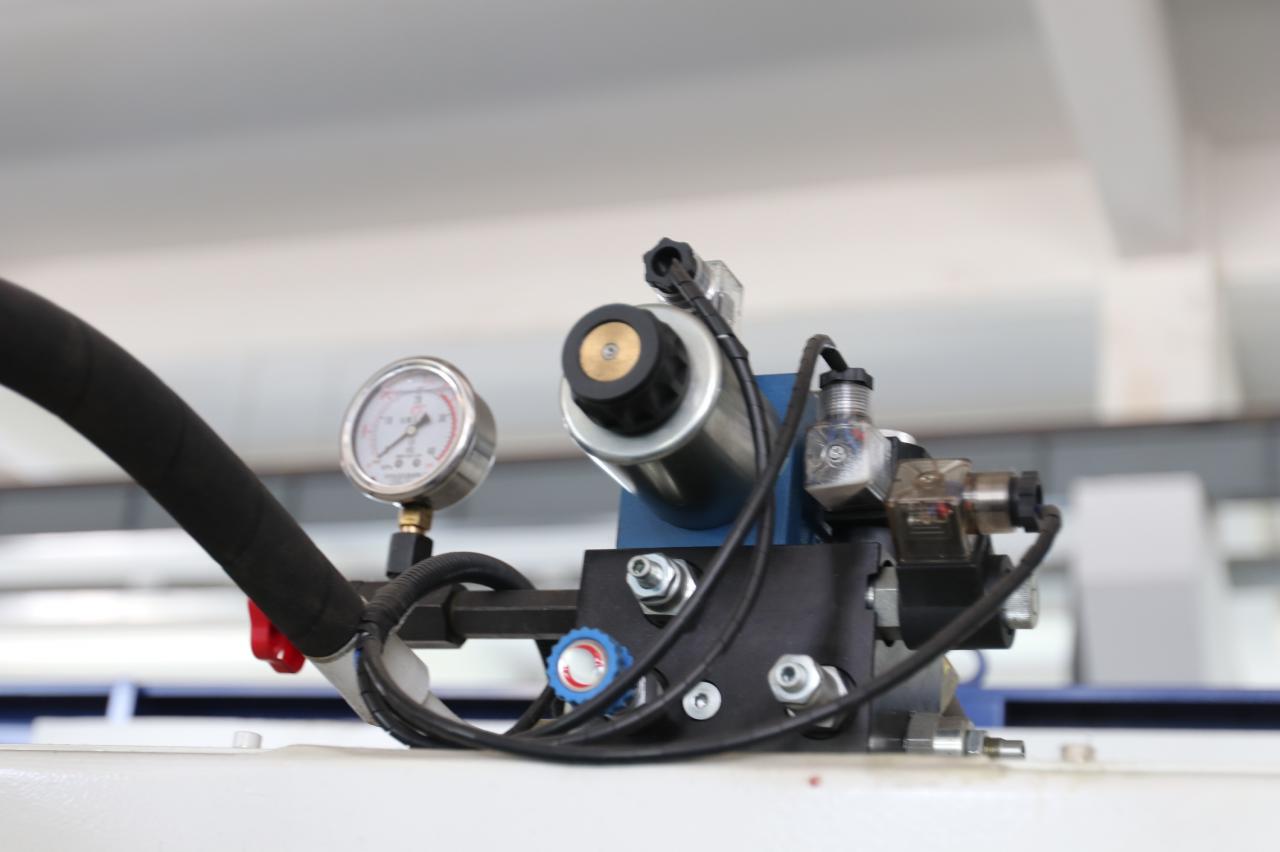 Cnc Hydraulic Press Brake Machine Bending Servo Electric Press Brake 40T Cnc 수압기 브레이크 기계 구부리는 서보 전동기 브레이크 40T