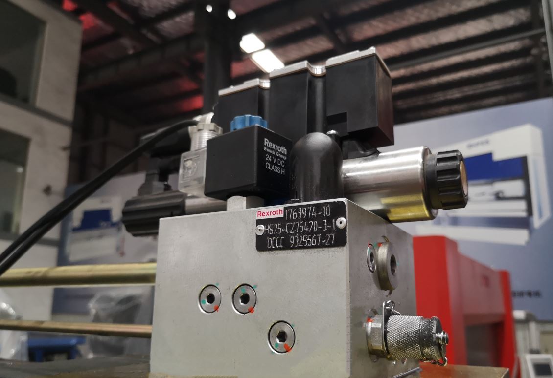 Delem Da66t 125 3+1 4+1 6+1 8+1 Cnc Hydraulic Press Brake For Metal Plate Bending Delem Da66t 125 3+1 4+1 6+1 8+1 금속 플레이트 벤딩용 Cnc 유압 프레스 브레이크