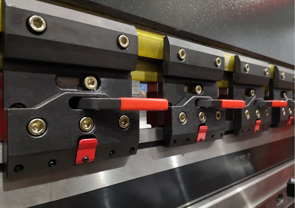 Delem Da66t 125 3+1 4+1 6+1 8+1 Cnc Hydraulic Press Brake For Metal Plate Bending Delem Da66t 125 3+1 4+1 6+1 8+1 금속 플레이트 벤딩용 Cnc 유압 프레스 브레이크