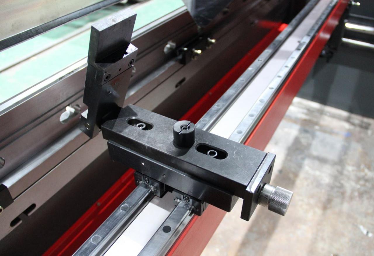 Delem Da66t 125 3+1 4+1 6+1 8+1 Cnc Hydraulic Press Brake For Metal Plate Bending Delem Da66t 125 3+1 4+1 6+1 8+1 금속 플레이트 벤딩용 Cnc 유압 프레스 브레이크