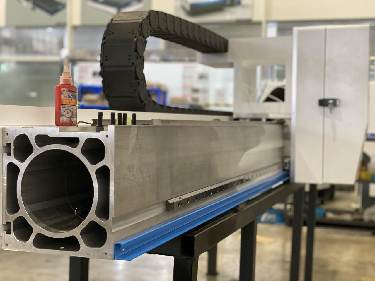 섬유 레이저 절단기 Masterline 8kw, 4000x2000mm, Ipg 레이저 소스 포함