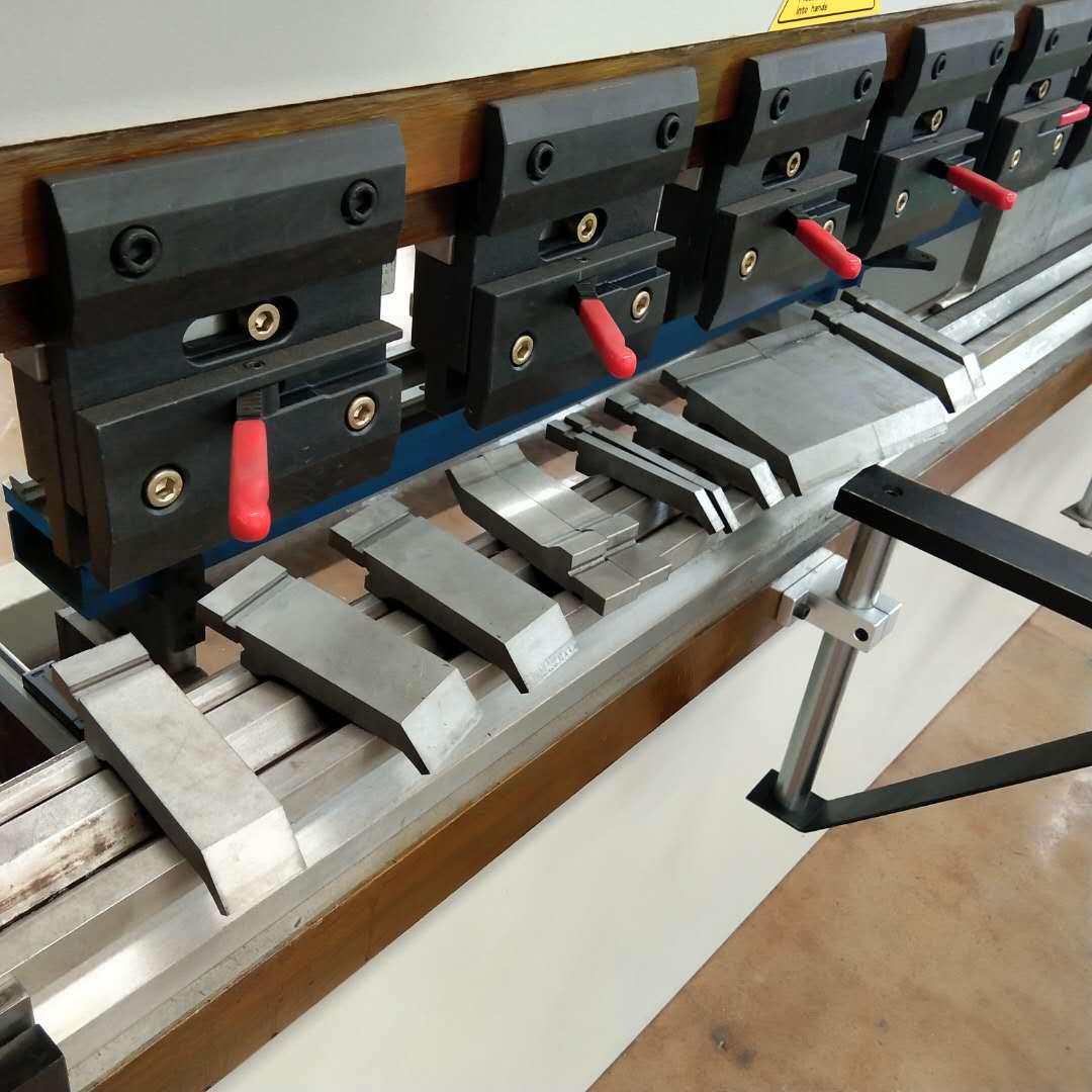 130t/3200mm 4+1 축 Delem Da53t Cnc 프레스 브레이크의 유압 프레스 브레이크