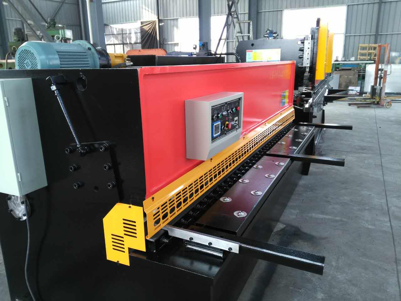 Hydraulic Swing Beam Guillotine Shears Qc12y-4x2500 유압 스윙 빔 단두대 Qc12y-4x2500