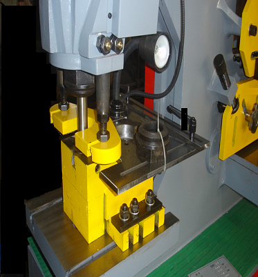 Steel Plate Angle Cutting Punching Notching Machine Hydraulic Ironworker For Sale 강판 앵글 커팅 펀칭 노칭 머신 유압 Ironworker 판매