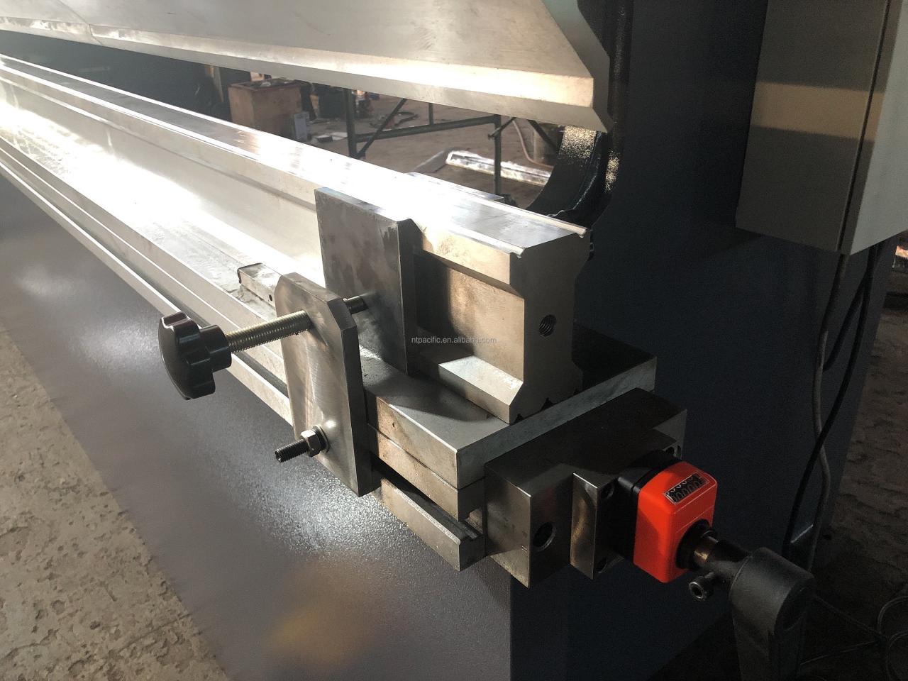 Wc67k Cnc Aluminum Iron Plate Hydraulic Press Brake Cnc Metal Sheet Bending Machine Wc67k Cnc 알루미늄 철판 수압기 브레이크 Cnc 금속 시트 벤딩 머신
