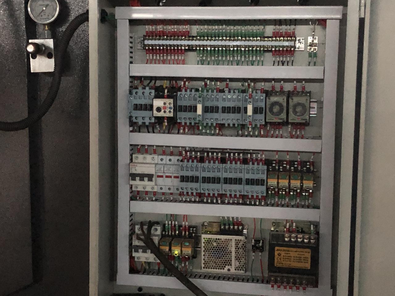 Wc67k Cnc Aluminum Iron Plate Hydraulic Press Brake Cnc Metal Sheet Bending Machine Wc67k Cnc 알루미늄 철판 수압기 브레이크 Cnc 금속 시트 벤딩 머신