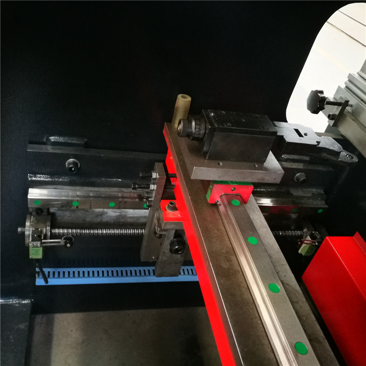 Wc67y-160 4000 Hydraulic Press Brake Cnc Metal Bending Machine For 4000mm Width Steel Wc67y-160 4000 4000mm 폭 강철을 위한 수압기 브레이크 Cnc 금속 구부리는 기계