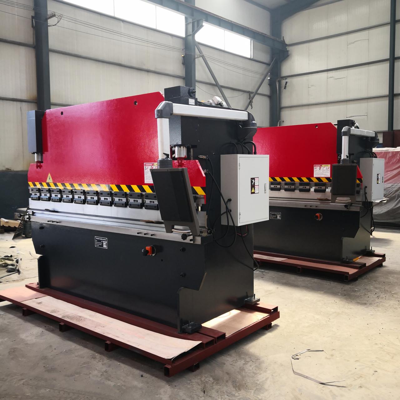 Wc67y-160 4000 Hydraulic Press Brake Cnc Metal Bending Machine For 4000mm Width Steel Wc67y-160 4000 4000mm 폭 강철을 위한 수압기 브레이크 Cnc 금속 구부리는 기계