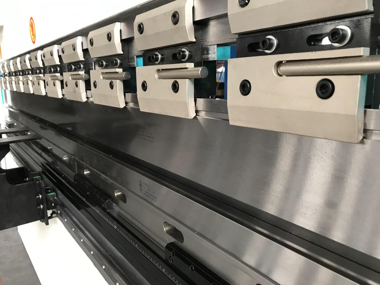 Wc67y-65/2500 Oem 유압 프레스 브레이크 기계 스틸 벤딩 머신